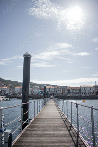 Foto del pueblo de Bayona de Galicia sacada desde el puerto.