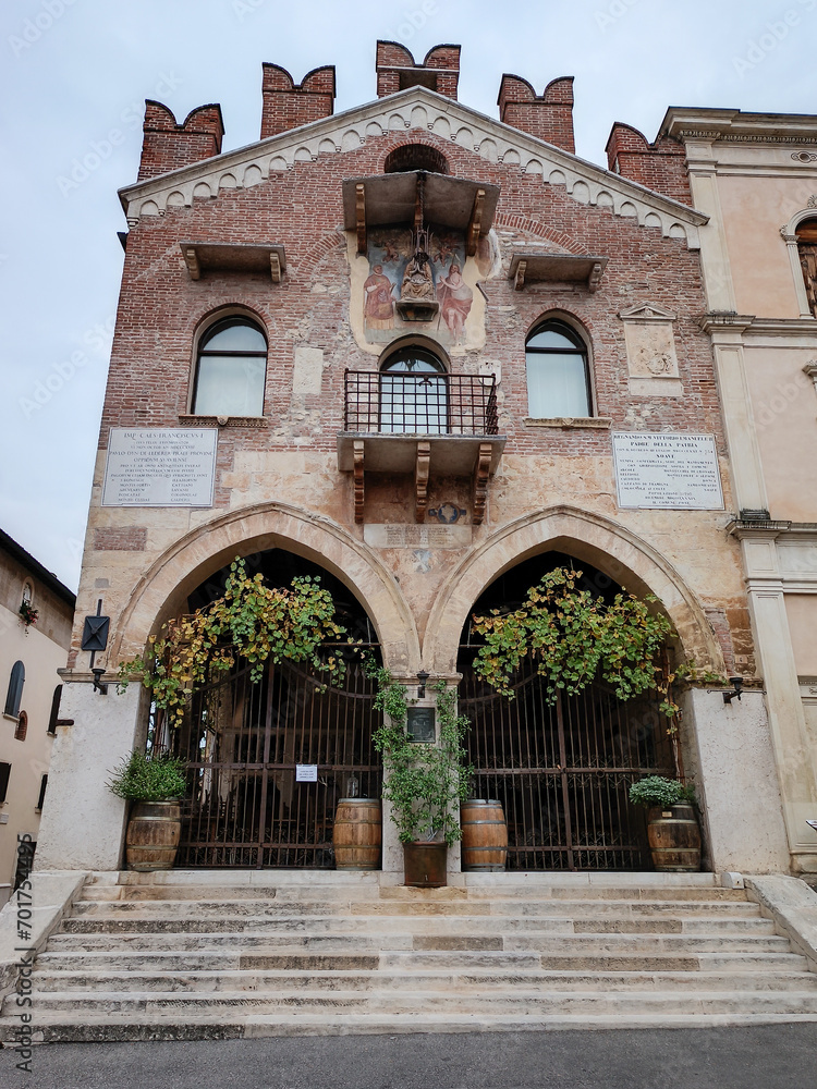 Fototapeta premium the facade of a historic building in the center of Soave