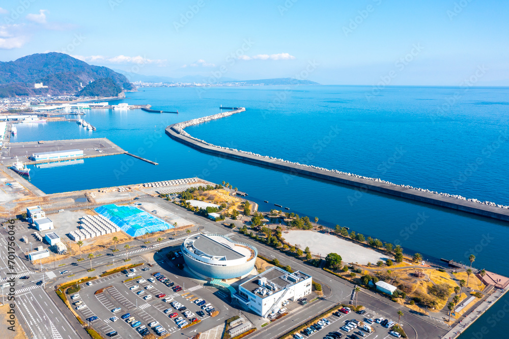Naklejka premium 焼津港親水広場ふぃしゅーなと焼津港(静岡県焼津市)