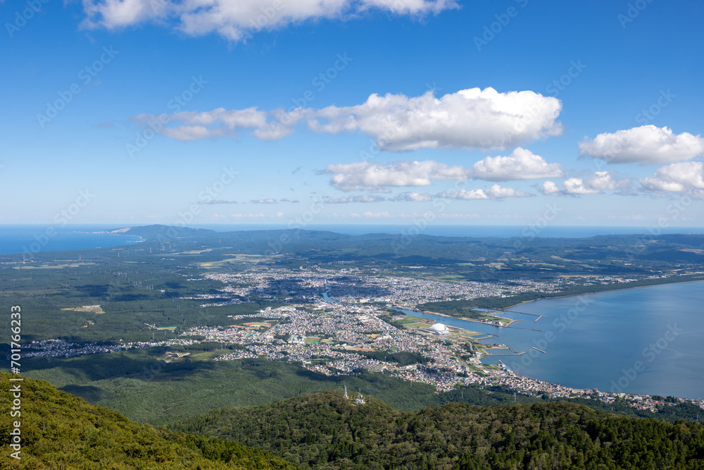 釜臥山展望台から眺める日本本土の北端、下北半島と陸奥湾の絶景