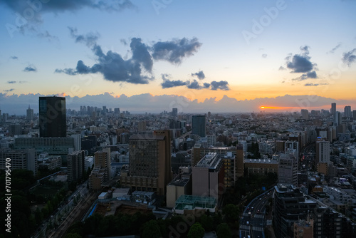 東京都 文京シビックセンター展望ラウンジから見る夕暮れの街並み © 健太 上田