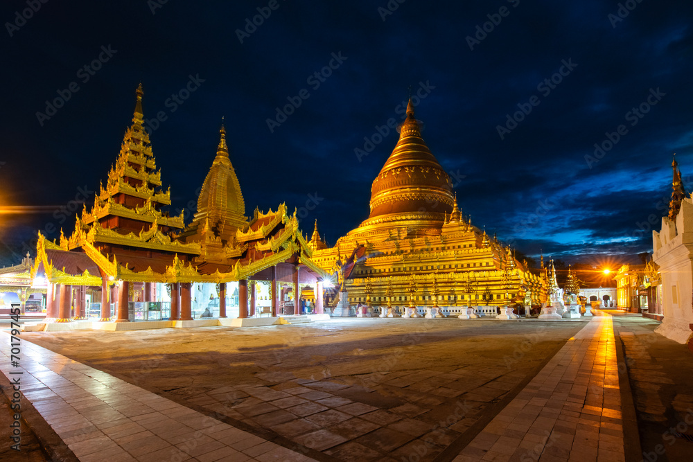 Fototapeta premium Pagoda landscape in the plain of Bagan, Myanmar (Burma)