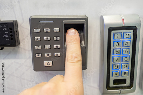 Biometric fingerprint reade...