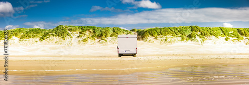 Camper an einem Strand an der Nordsee