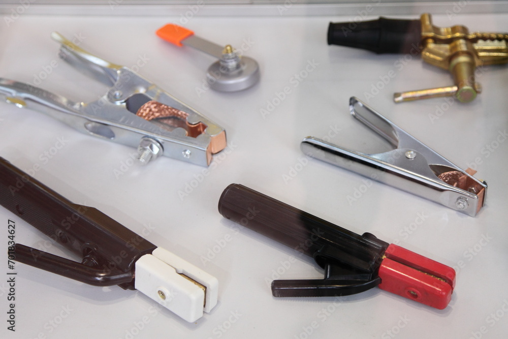 Electrode holders and wire cinnectors for MMA welding