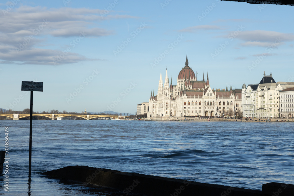 Fototapeta premium The Danube River overflowed, the shores of Budapest were flooded
