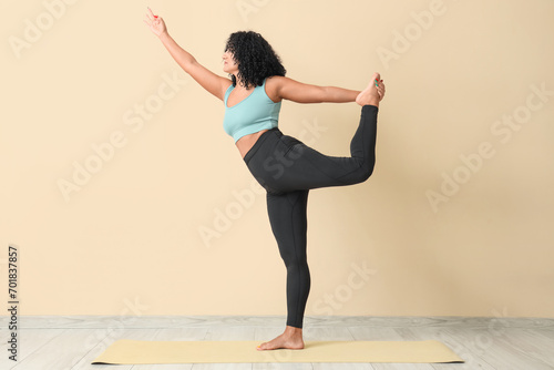 Sporty adult woman practici...