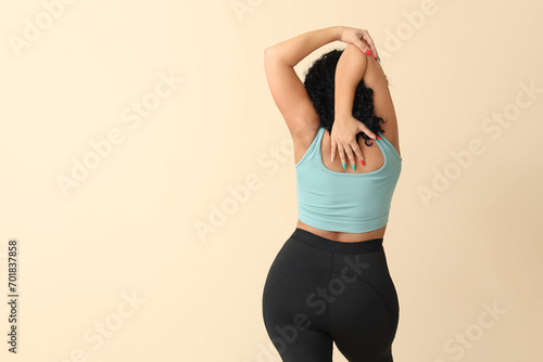 Sporty adult woman doing ex...