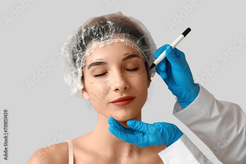 Plastic surgeon marking wom...