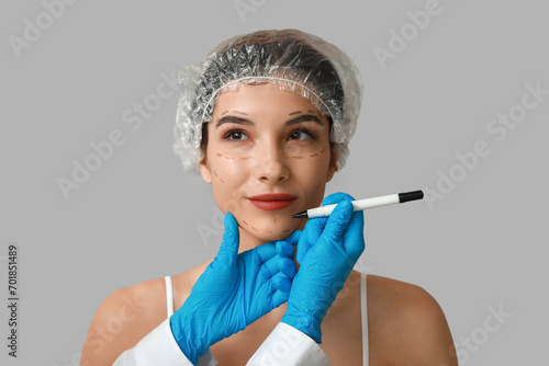 Plastic surgeon marking wom...