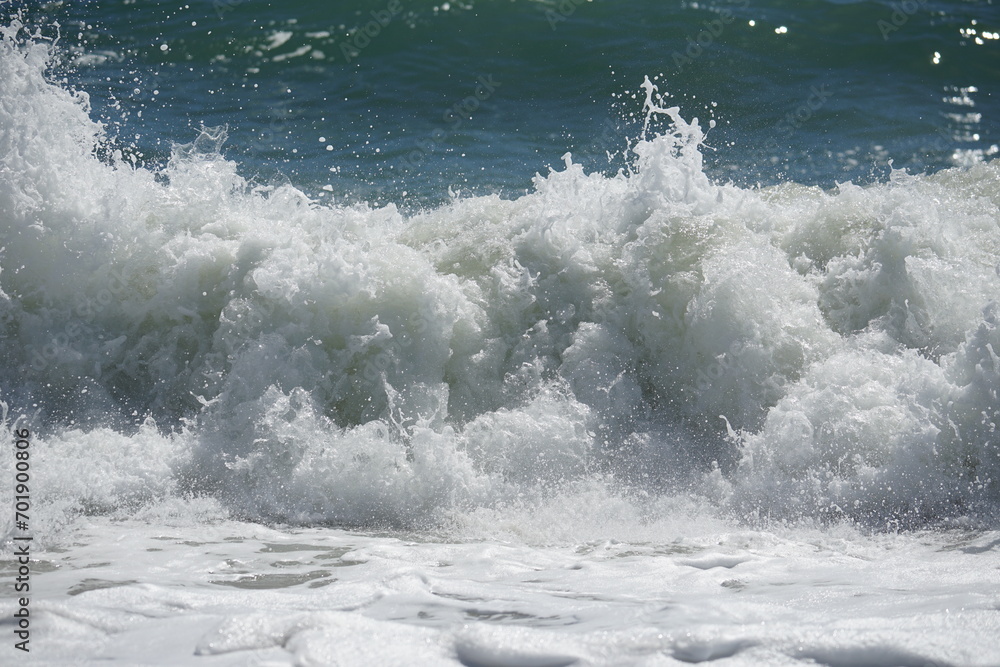 Fototapeta premium Heftiger Wellengang am Meer in Spanien