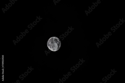 Vollmond, zusammengesetztes Bild aus mehreren Fotos. Der Mond mit Krater und Berge.