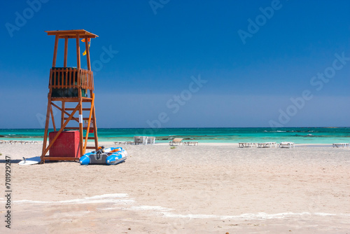 Słoneczna plaża na wyspie Kreta