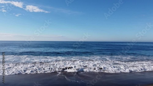 Wallpaper Mural waves on the beach Torontodigital.ca