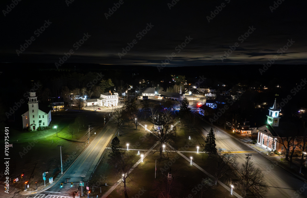 Obraz premium Aerial image of Townsend, Massachusetts at night during the holiday season.