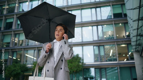 Wallpaper Mural Corporate woman talk mobile phone at contemporary office building on rainy day. Torontodigital.ca