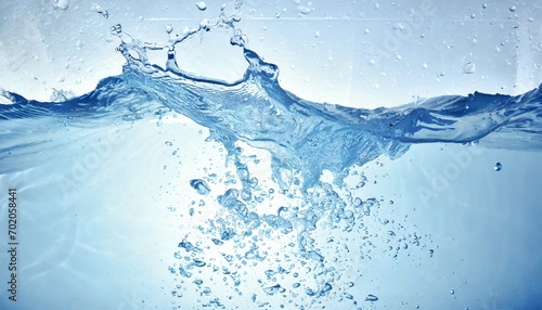 水がスプラッシュする水面、炭酸水や洗浄イメージの爽やかな水飛沫画像