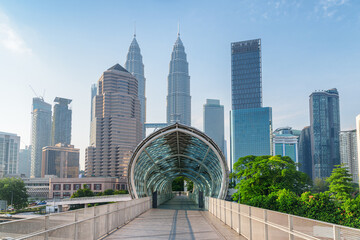 Tableau sur plexiglas Kuala Lumpur Skyline impressionnant de Kuala Lumpur gratte-ciels  © efired