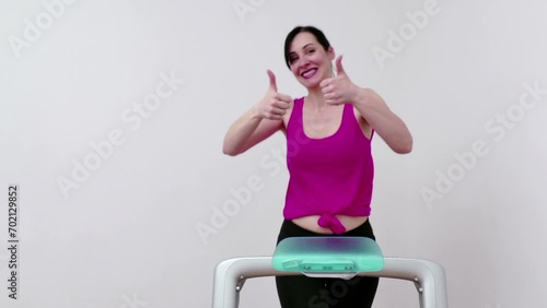 Wallpaper Mural Cute Way to Express Your Love for Exercise, Video Clip 4K Torontodigital.ca