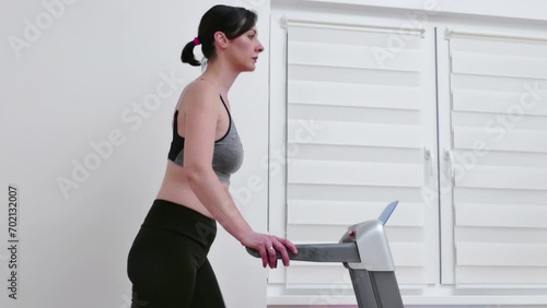 Wallpaper Mural Exercise at Home - Treadmill, Video Clip 4K  Torontodigital.ca