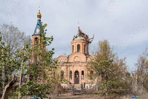 The church was destroyed by artillery shelling (concept: war)