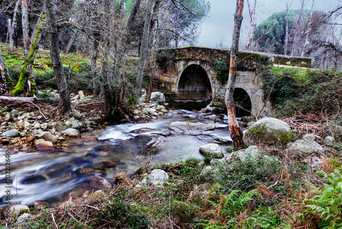 Konstfotografi Puente Nuevo sobre el rio Escorial. La Adrada.