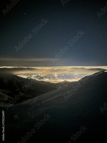 widok z Kasprowego wierchu nocą na Zakopane