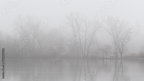 Der   mminger See im Nebel