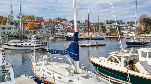Valokuva New England Harbor:  Yachts, fishing boats and sailing ships gather in Camden, Maine on an October afternoon