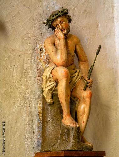 Foto Wood carving of Jesus Christ in Maria Saal Cathedral