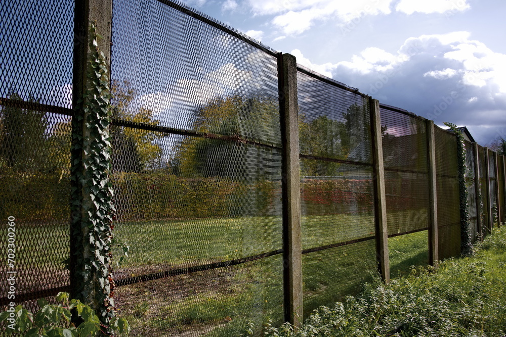Wall memorial in Groß Glienicke, city of Potsdam: expanded metal fence from around 1967.