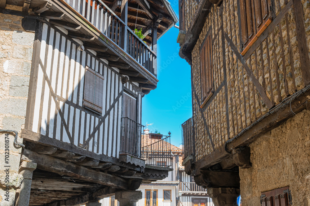Arquitectura tradicional de casas de piedra y listones de madera en la hermosa villa medieval de La Alberca, España Arquitectura tradicional de casas de piedra y listones de madera en la hermosa villa medieval de La Alberca, España