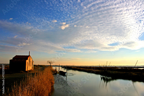 étang de l'Or ou étang de Mauguio, la pointe du salaison lagune "Pays de l'Or" à l'Est de Montpellier petite Camargue, marais, cabanes de pêcheurs , Languedoc Roussillon Occitanie France