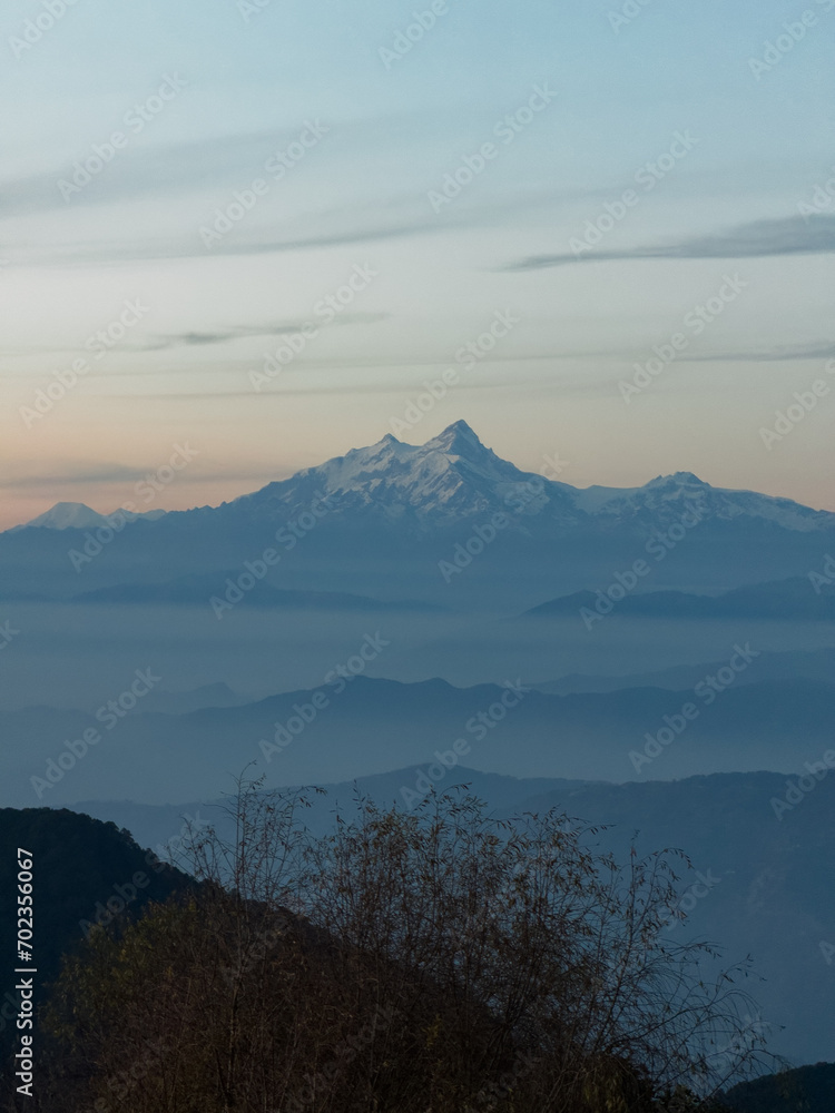 Obraz premium Snowy Mountains in Layers in Kathmandu, Nepal