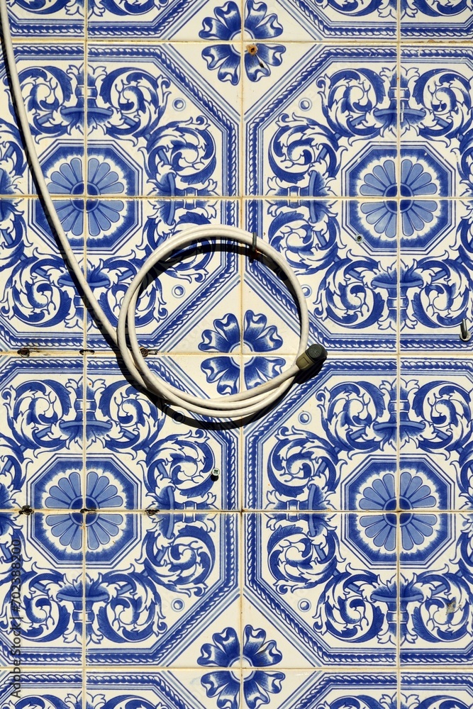 Azulejo típico portugués en Tavira, Algarve, Portugal