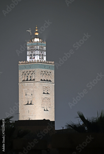 Turm der Koutoubia.Moschee in Marrakesch bei Nacht photo