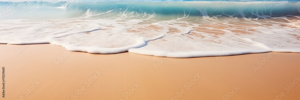 Obraz premium A close-up shot of gentle waves caressing the shore on a pristine sandy beach
