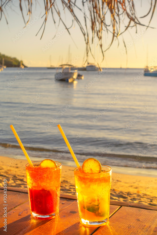 Cocktails avec un coucher de soleil à La Grande Anse d'Arlet à La ...