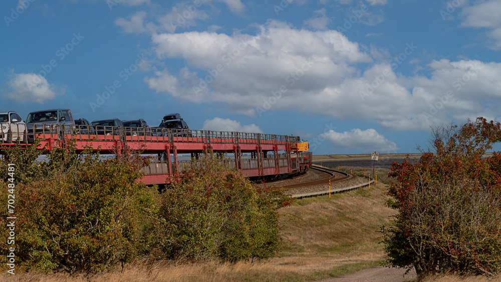 Autoreisezug auf dem Weg von Westerland, Sylt Richtung Hindenburgdamm und Niebüll Autoreisezug auf dem Weg von Westerland, Sylt Richtung Hindenburgdamm und Niebüll
