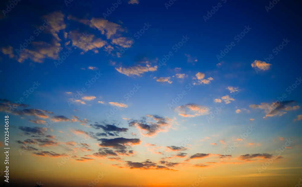 Fototapeta premium Sunset sky with clouds in the evening, Nature sky background. 
