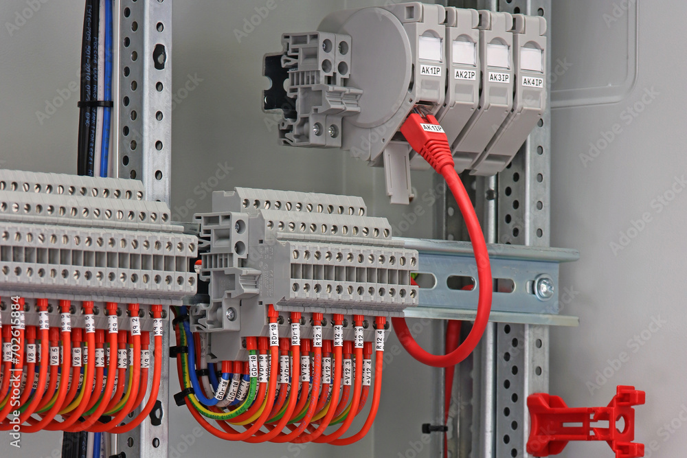 Electrical passthrough terminals for connecting copper mounting wires in an electrical