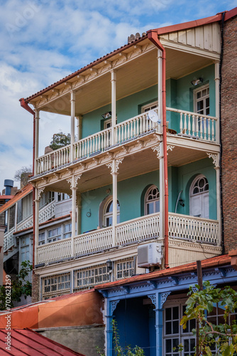 Traditional house of Kala neighborhood in old Tbilisi with carved wooden balcony in Georgia © Pernelle Voyage