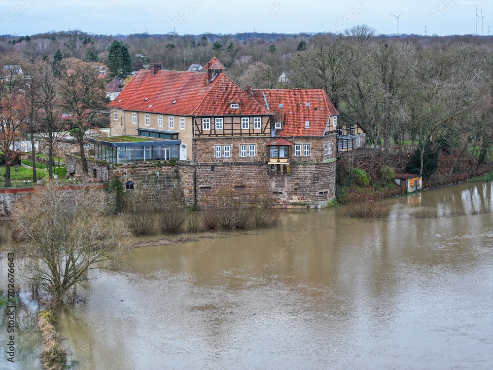 Luftbild vom Hochwasser der Weser mit dem Schloß in Petershagen, Nordrhein-Westfalen, Deutschland Luftbild vom Hochwasser der Weser mit dem Schloß in Petershagen, Nordrhein-Westfalen, Deutschland