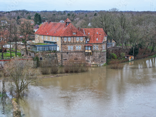 Luftbild vom Hochwasser der Weser mit dem Schloß in Petershagen, Nordrhein-Westfalen, Deutschland