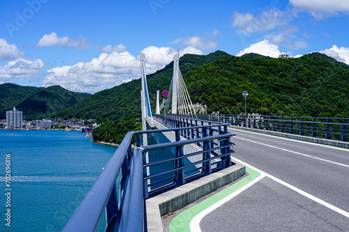 日生湾を渡る備前日生大橋（岡山県備前市） © WAWA