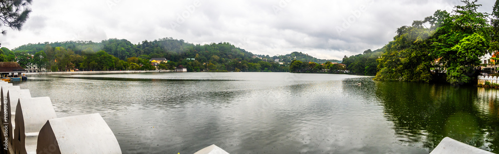 Fototapeta premium Kandy lake in Sri Lanka
