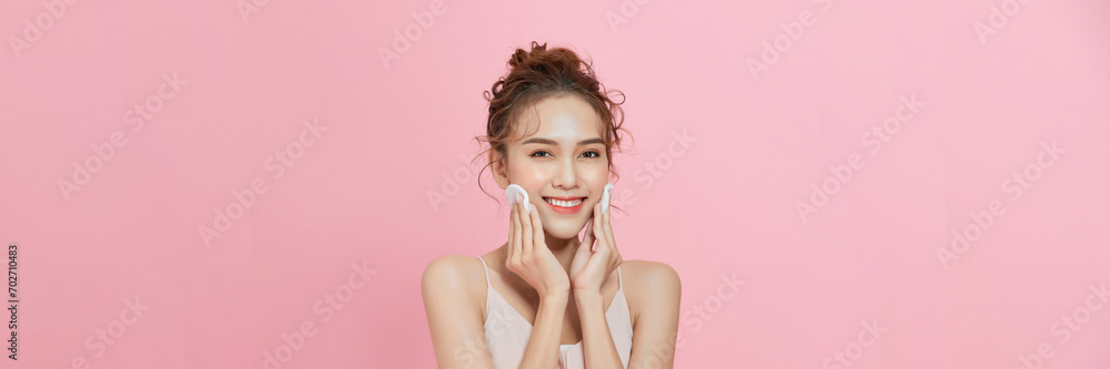 Gorgeous young asian woman holding cotton pads and smiling. Skincare and hygiene concept - obrazy, fototapety, plakaty 