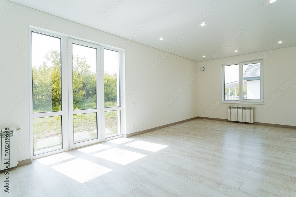 Obraz premium A bright room in the house, an empty living room interior, a floor-sized plastic window,