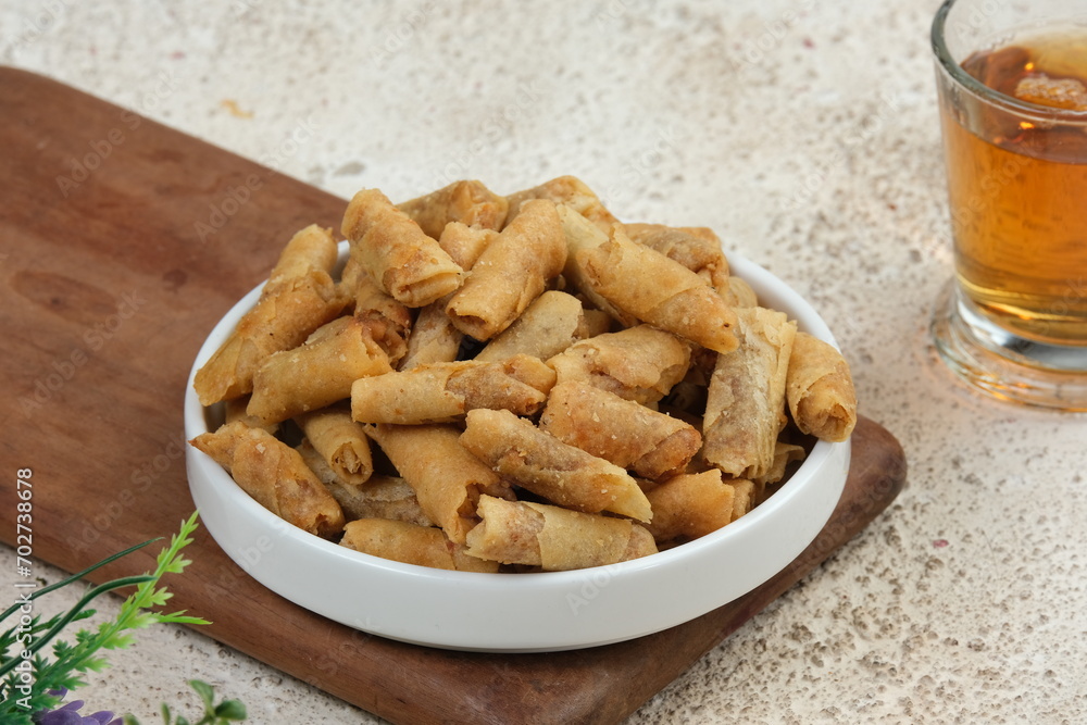 Fototapeta premium sumpia or popia or mini crunchy spring rolls,homemade crispy fried snack