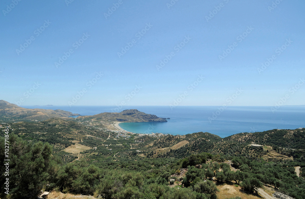 Le village de Plakias et le cap Kakomouri vus depuis Sellia près de Spili en Crète Le village de Plakias et le cap Kakomouri vus depuis Sellia près de Spili en Crète
